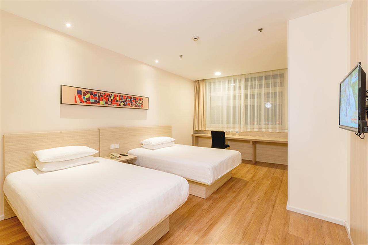 Hanting People Square Subway Station Hotel