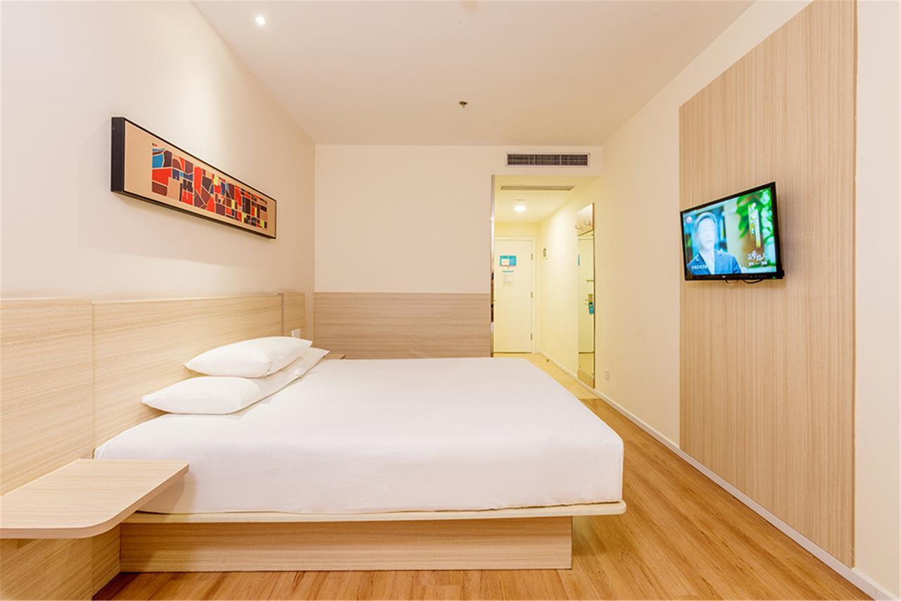 Hanting People Square Subway Station Hotel