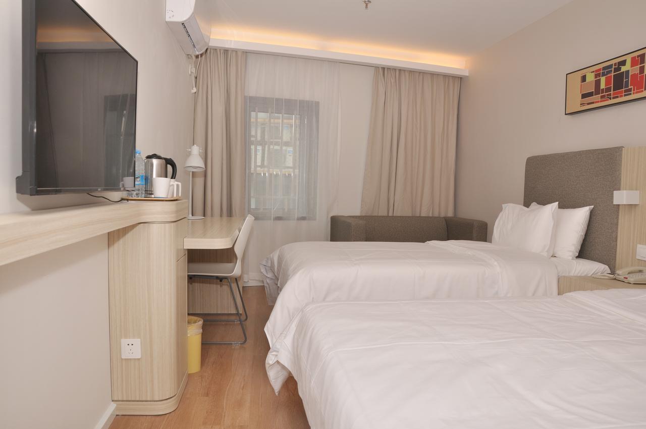 Hanting People Square Subway Station Hotel 2*